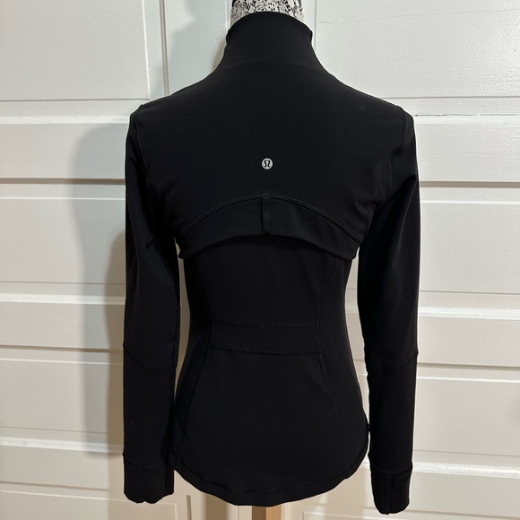 Gorgeous Lululemon Define Jacket Size 8 Black Flattering Fit - Picture 3 of 5